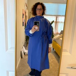 Reusable scrub gown